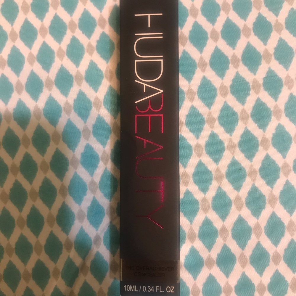 Huda beauty overachiever concealer
